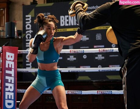 Alycia Baumgardner erotische kostenlose bilder