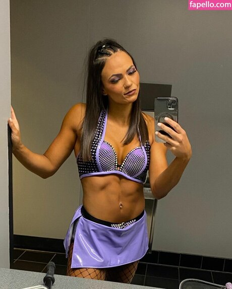 Kiana James erotische top foto