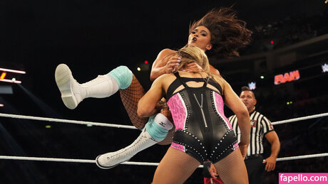 Kiana James erwachsene sex bild