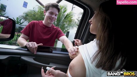 sportliche blonde onlyfans top erwachsene foto