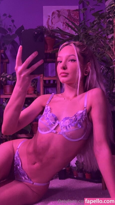 Mirielle Mae top nackten archiv