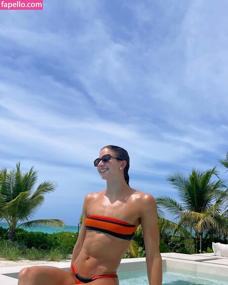 Katie Douglass top exklusive bild