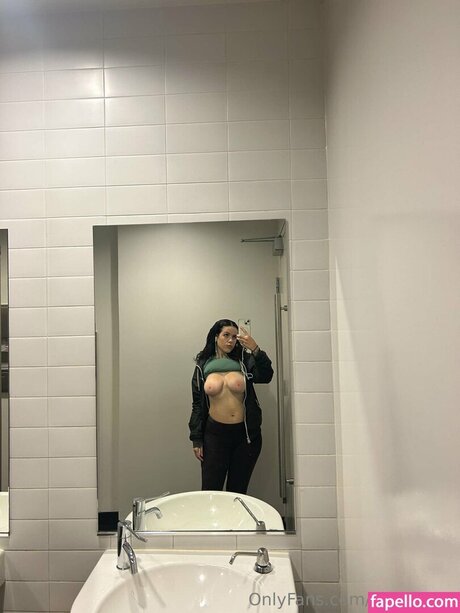 Sydney Goins sexy nackt bild