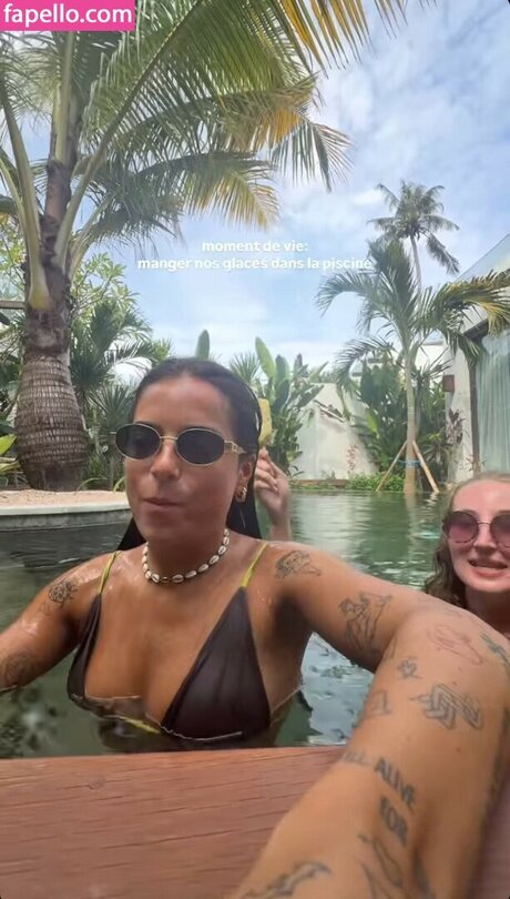 Julie Ferrat porno nackten foto