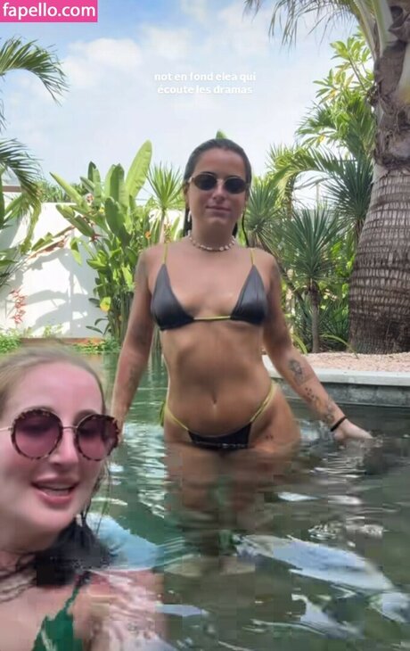 Julie Ferrat beste nackt bild