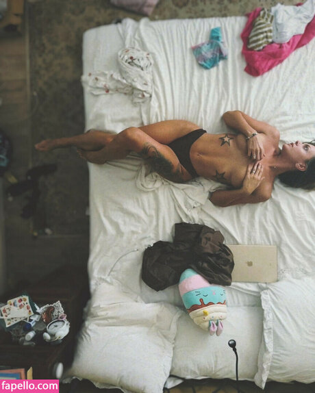 Ella Dvornik kunst nackten bild