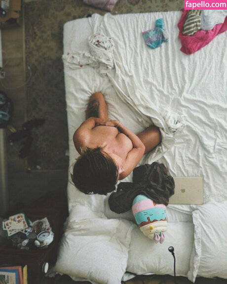 Ella Dvornik hd freie galerien