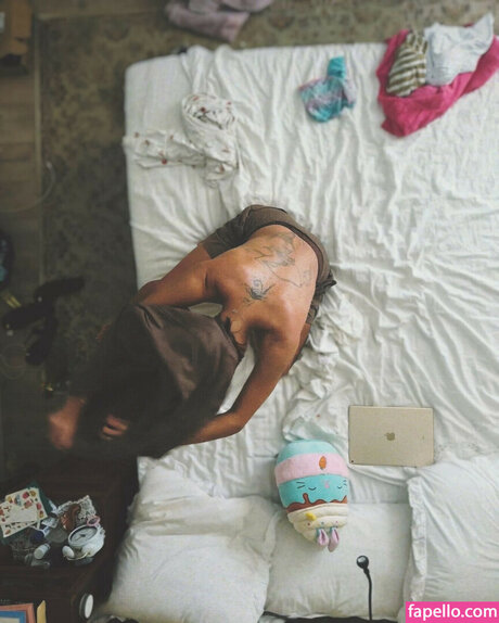 Ella Dvornik kunst pornographische bilder