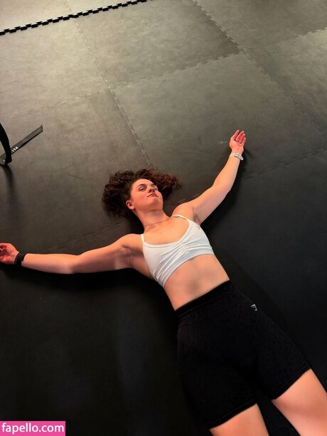 Abbi Pulling top xxx fotos