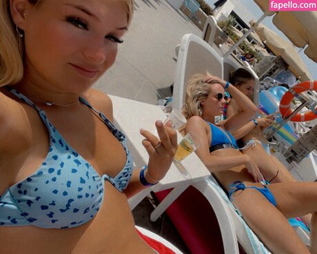 Harriet Cowan From Clarkson s Farm model hübsche galerie