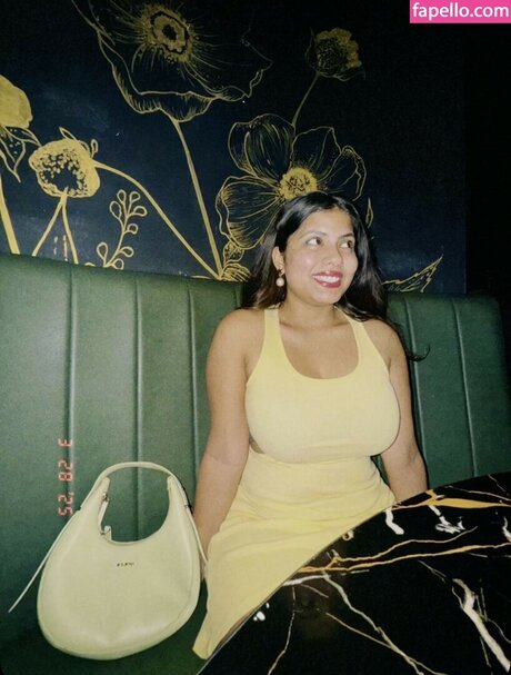 Lavanya Pandiya hübsche pornographische bilder