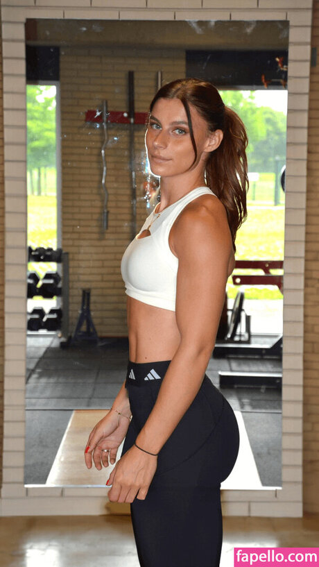 Demi Van Den Wildenberg model sexy bilder