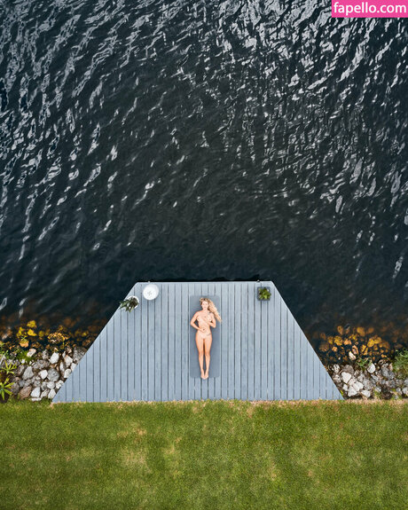 Scarlet Begonias pornostar akt foto