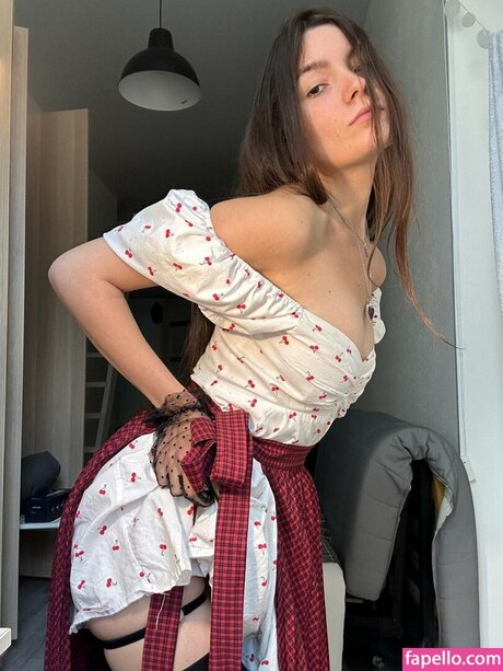 Cloveralice schauspielerin nackten galerie