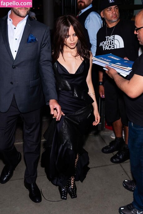 Jenna Ortega kostenlose erwachsene foto