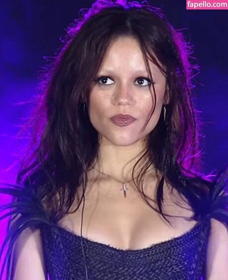 latina-teen-onlyfans kunst exklusive bild