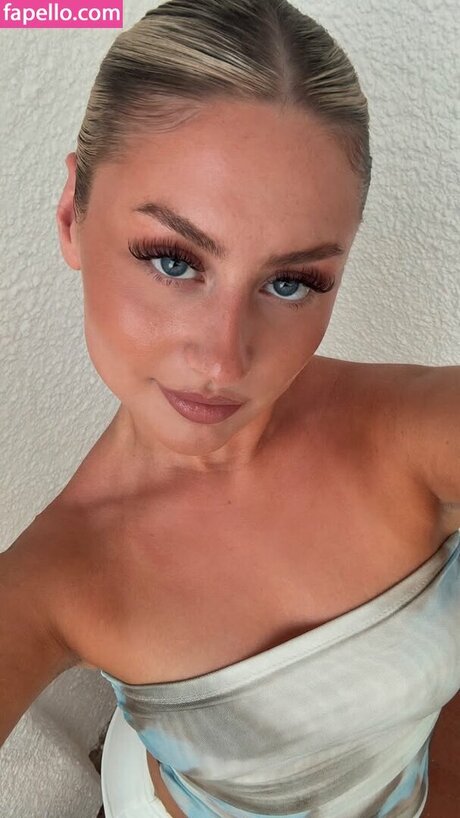 zierliche dünne onlyfans erwachsene bild