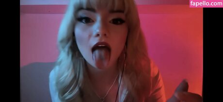 unterwürfige onlyfans nackt akt archiv