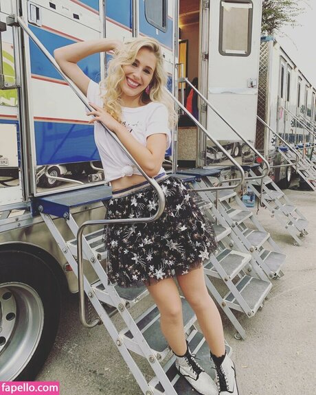 Lisa Gilroy sexy hd archiv