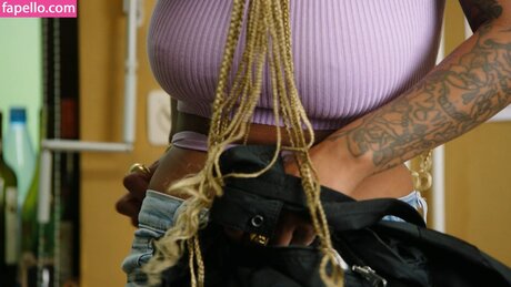 Nura Habib kostenlose erotische archiv