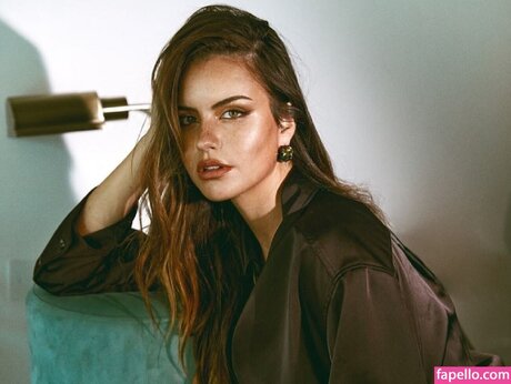 Emilia Dides heiße archiv