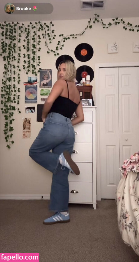 Cloud ASMR xxx pornographische fotos