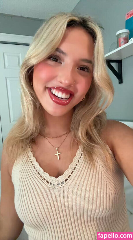 Cloud ASMR model erwachsene bilder