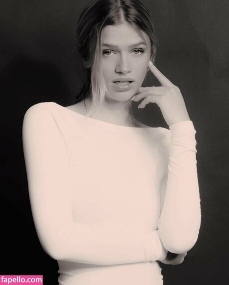 Sarah Hands model schöne fotos