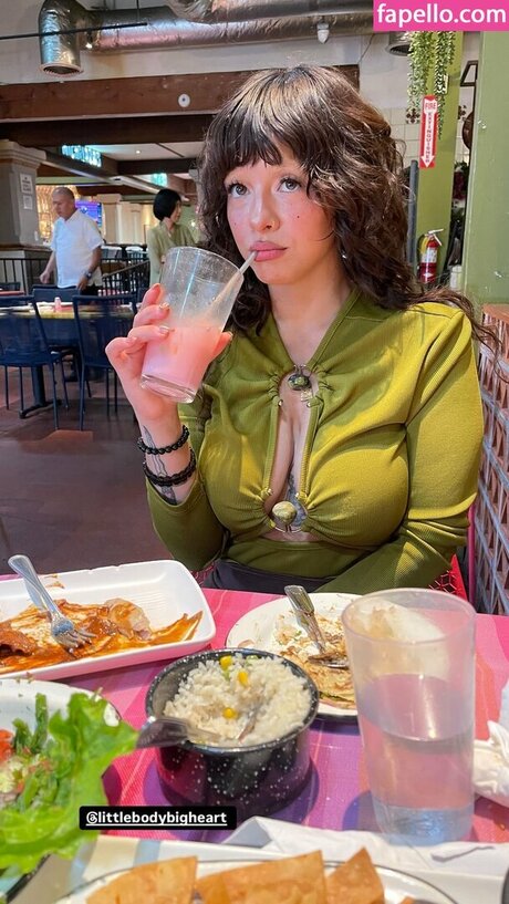 Melanie Martinez erotische akt fotos