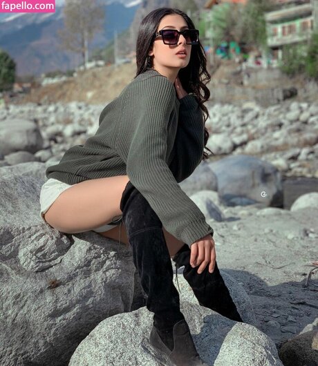 Isha Malviya top pornografische bild