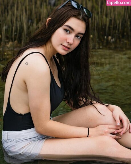 Katrina Dovey model hd bilder