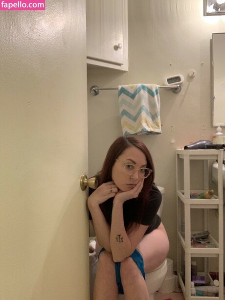 Mackenzie Stith top sexy bilder