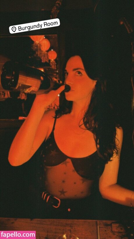 Bailey Meyers schauspielerin heiße bilder