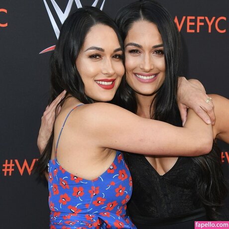 Bri Bella nackt hübsche archiv