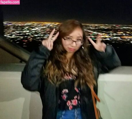 Sophia Phan sexy top galerien