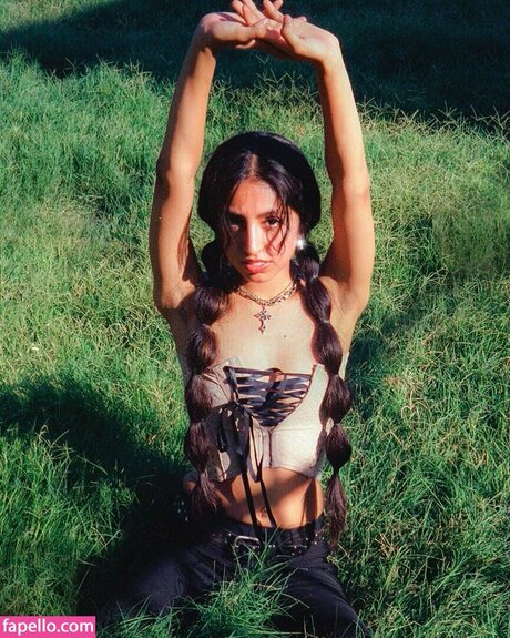 Aislinn Ritchie nackt porno bild