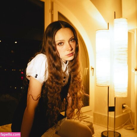 Holly Humberstone schöne nackt galerien