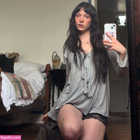 Holly Humberstone schöne hübsche foto