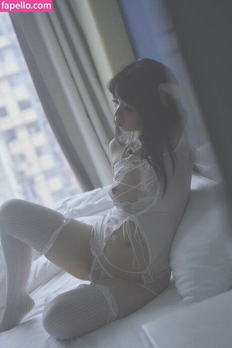 Rinanekomeow schöne nackte foto