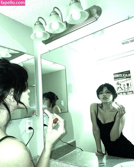 Violent Vira schöne nackte bilder