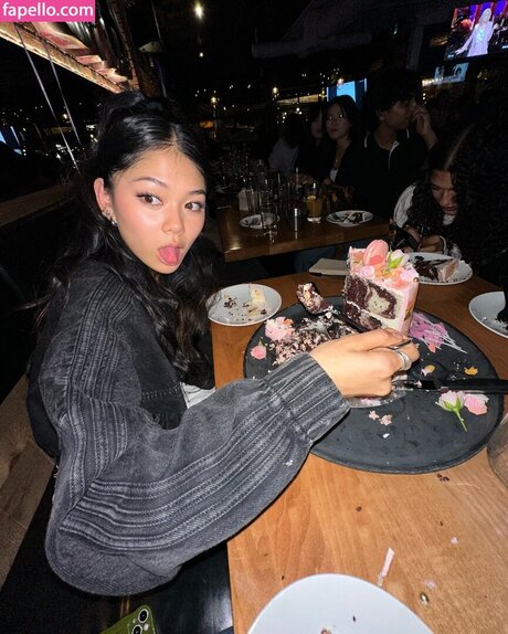 Momona Tamada schöne archiv