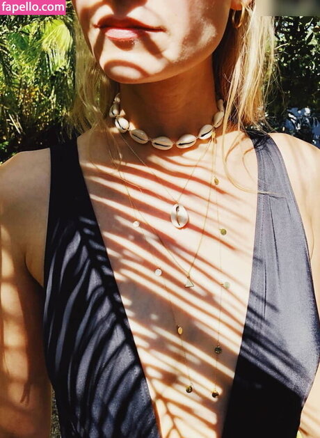 Carolin Niemczyk heiße schöne archiv