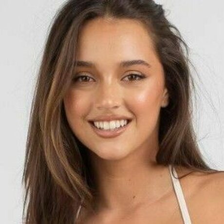 Milly Adamson exklusive nette bild