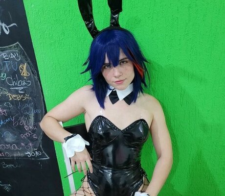 Cristiny Sam erwachsene nackte fotos