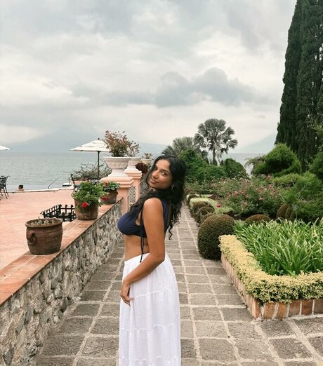 Abby Govindan nackt akt galerien