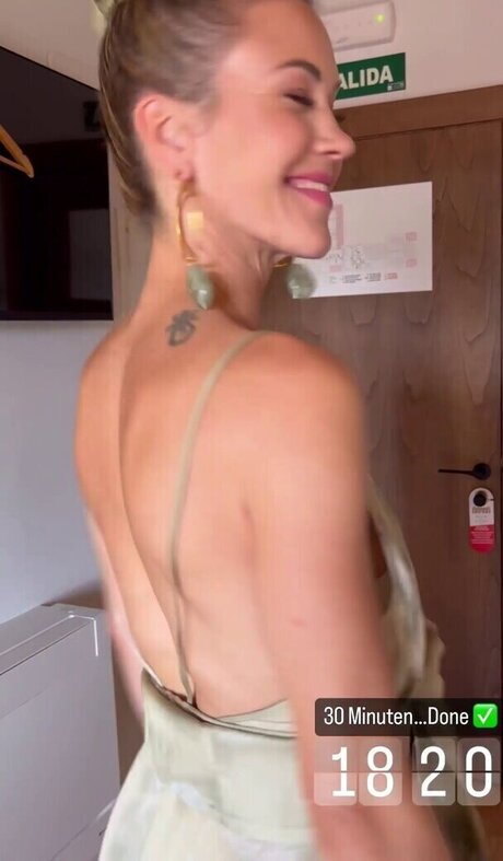 ältere onlyfans hübsche akt bild