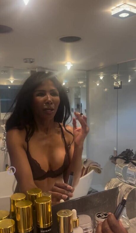 Sinitta heiße akt bilder