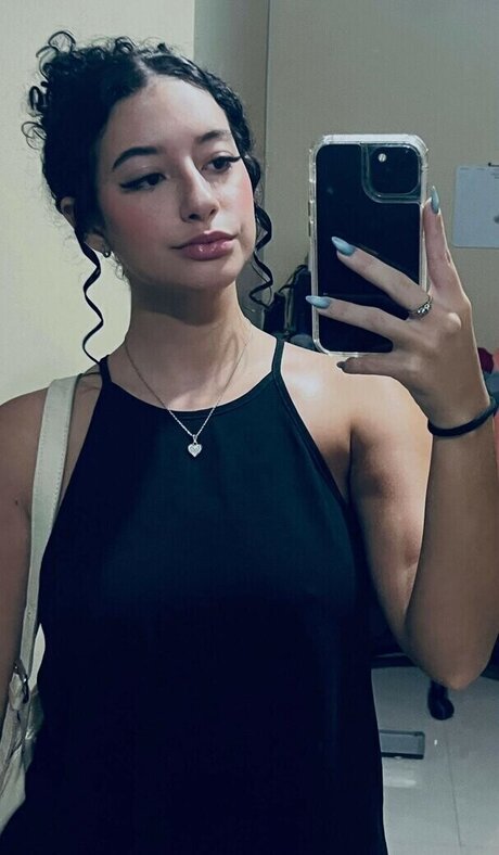 Vtzadaax model nackt galerie