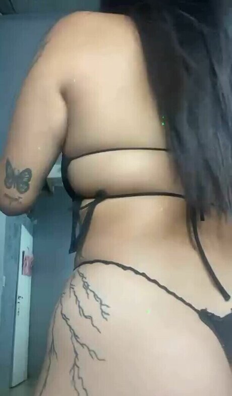 maicanela model perfekte bild