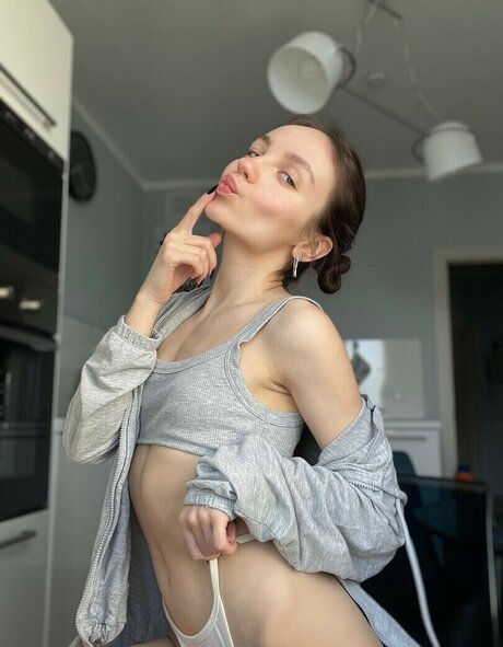 Lizy Youngy erotische exklusive archiv